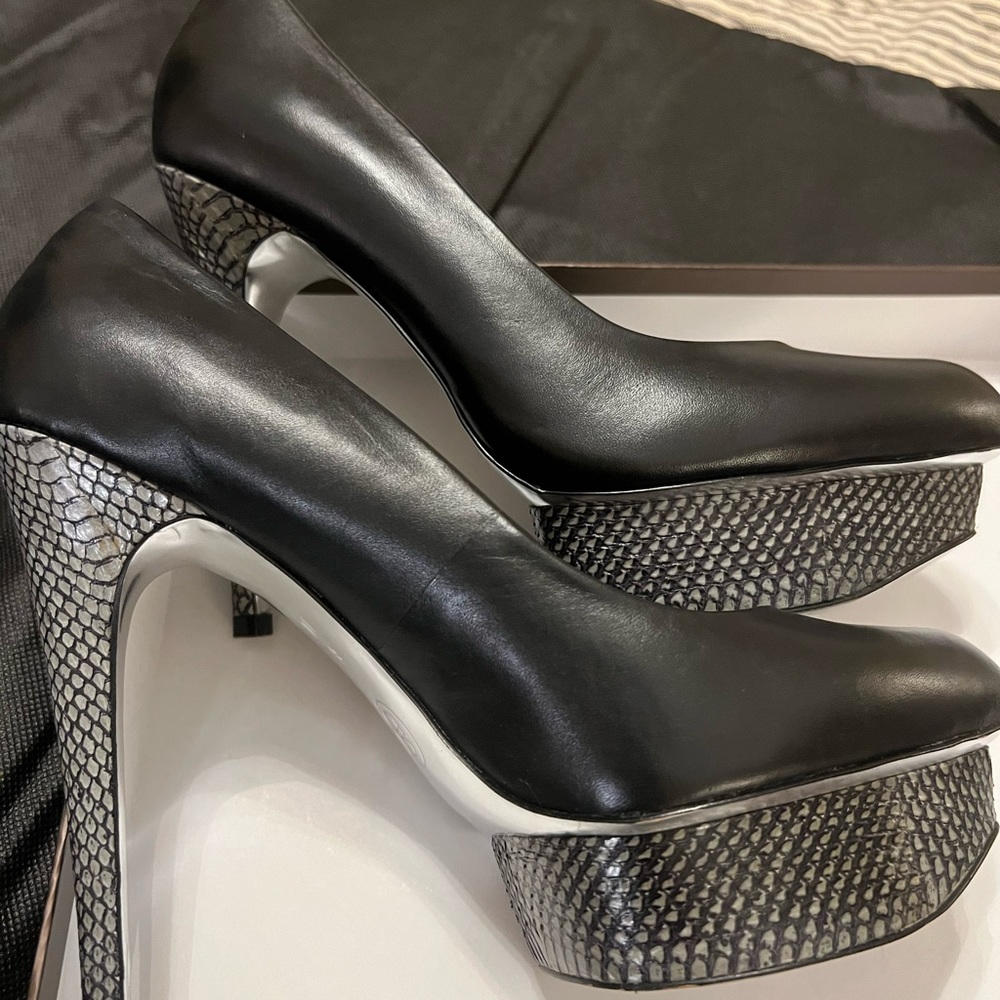 Bebe Black/snakeskin platform Veronica heel